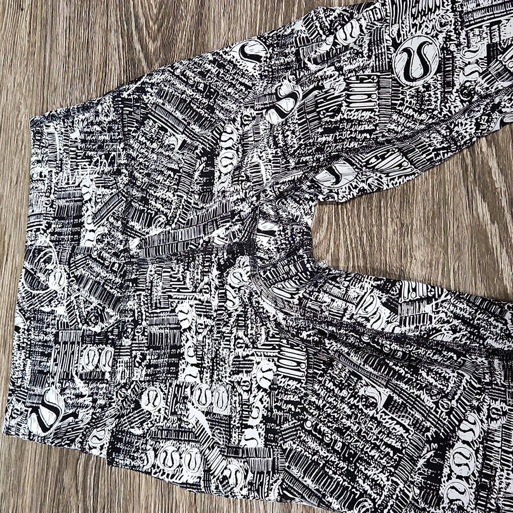 NWOT Lululemon print leggings - Picture 2 of 3